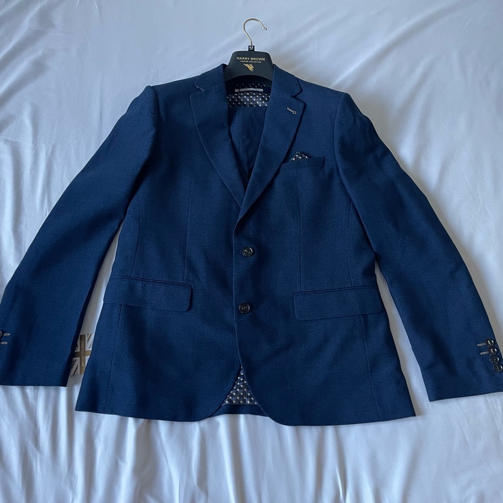 Brand new blue colour Harry Brown blazer set(blazer, vest and pants).